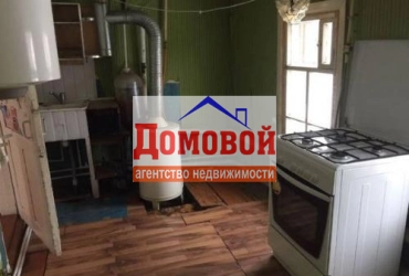 Бревенчатый дом в центре города